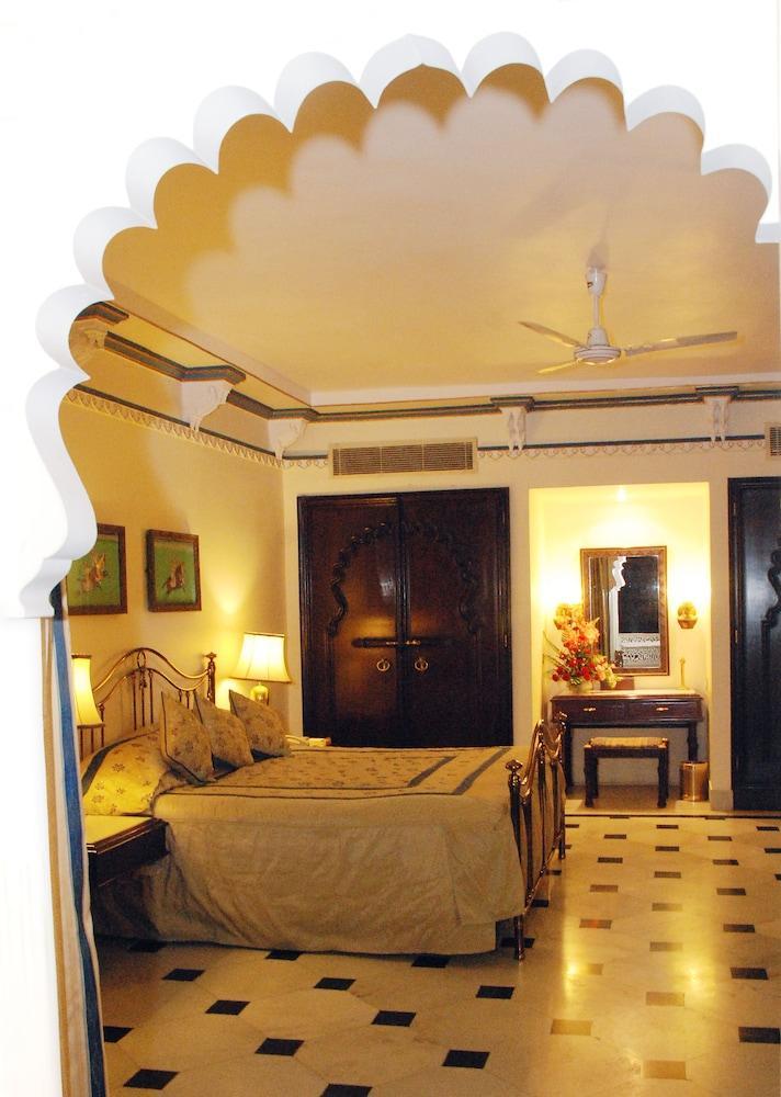 Shiv Niwas Palace By Hrh Group Of Hotels Udaipur Bagian luar foto