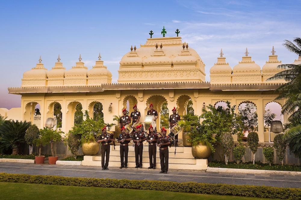 Shiv Niwas Palace By Hrh Group Of Hotels Udaipur Bagian luar foto