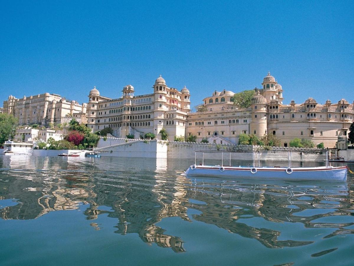 Shiv Niwas Palace By Hrh Group Of Hotels Udaipur Bagian luar foto