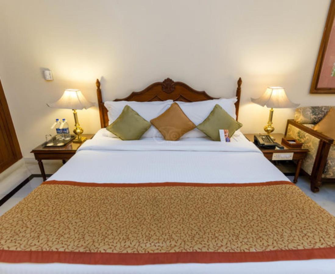 Shiv Niwas Palace By Hrh Group Of Hotels Udaipur Bagian luar foto