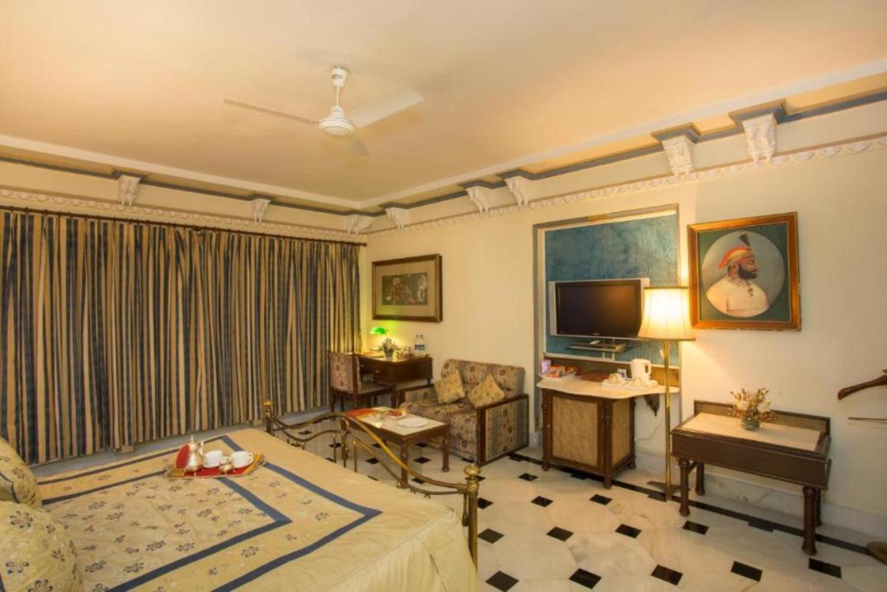 Shiv Niwas Palace By Hrh Group Of Hotels Udaipur Bagian luar foto
