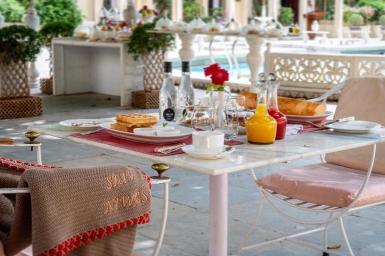 Shiv Niwas Palace By Hrh Group Of Hotels Udaipur Bagian luar foto