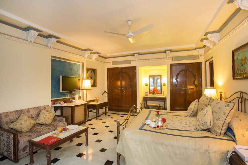 Shiv Niwas Palace By Hrh Group Of Hotels Udaipur Bagian luar foto