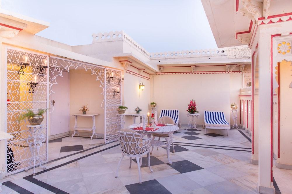 Shiv Niwas Palace By Hrh Group Of Hotels Udaipur Bagian luar foto