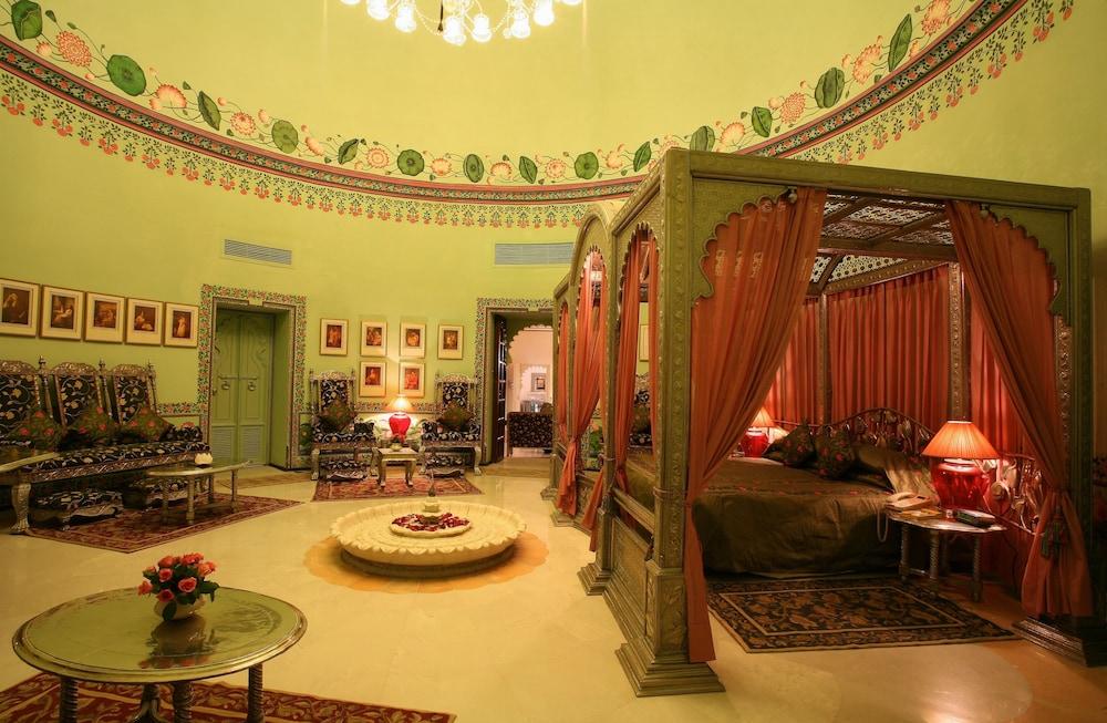 Shiv Niwas Palace By Hrh Group Of Hotels Udaipur Bagian luar foto