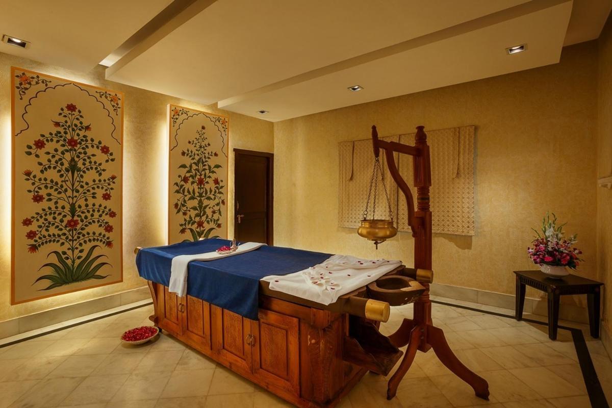 Shiv Niwas Palace By Hrh Group Of Hotels Udaipur Bagian luar foto