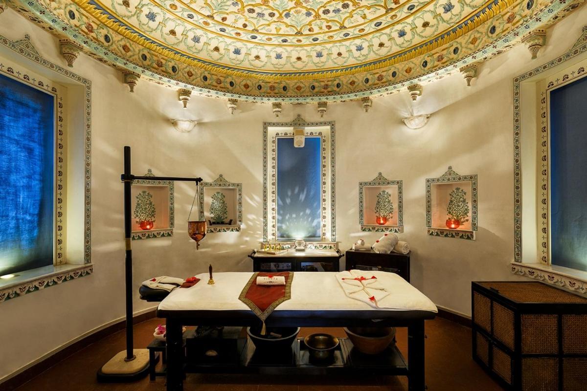 Shiv Niwas Palace By Hrh Group Of Hotels Udaipur Bagian luar foto