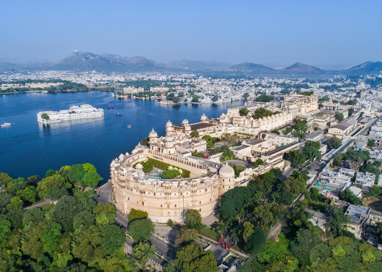 Shiv Niwas Palace By Hrh Group Of Hotels Udaipur Bagian luar foto
