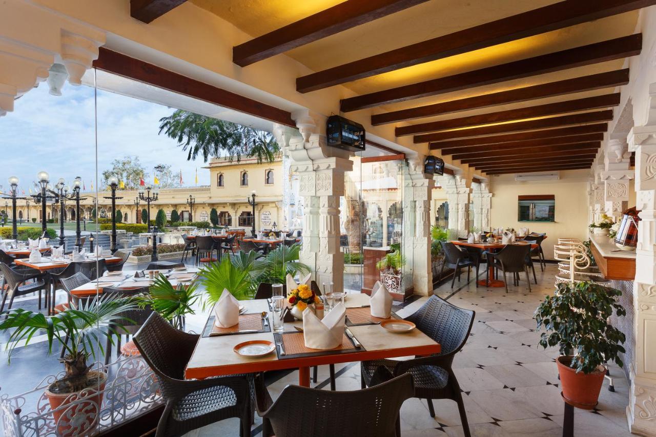 Shiv Niwas Palace By Hrh Group Of Hotels Udaipur Bagian luar foto